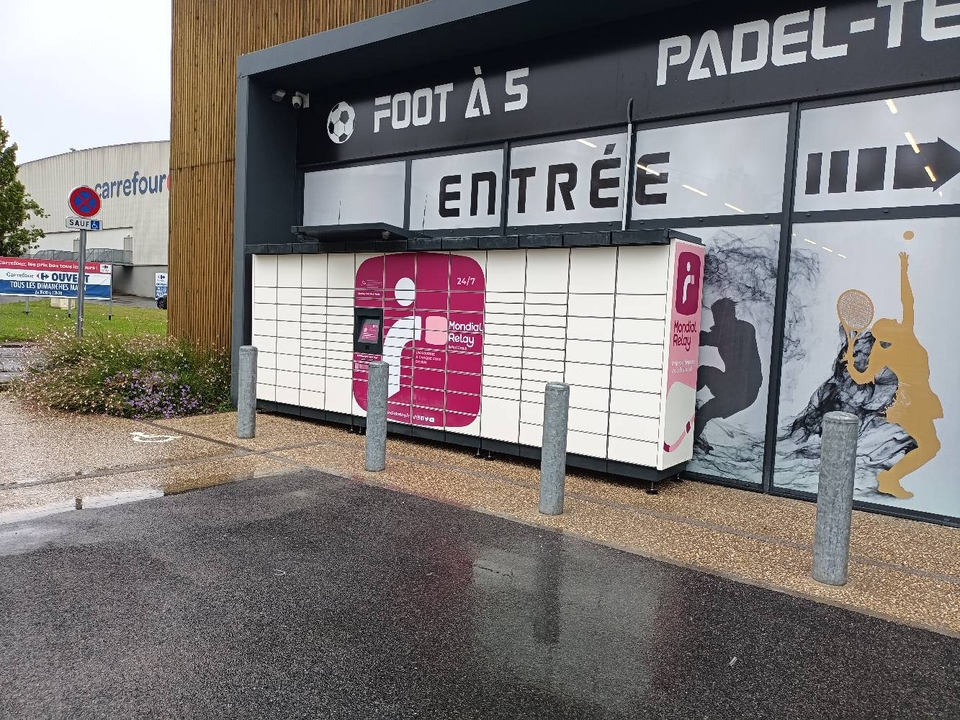 Locker 24/7 Padel & Futsal 59 59600 Maubeuge, 44 Rue Emile Verhaeren, 59600 Maubeuge
